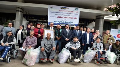 محافظ القليوبية يوزع 18 كرسي كهربائي متحرك على المعاقين بالتعاون مع مؤسسة مصر الخير