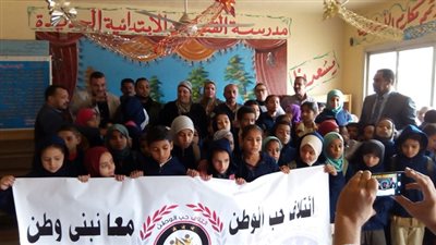  حب الوطن يواجه الشتاء بتوزيع جواكت على 16 مدرسة بالجيزة