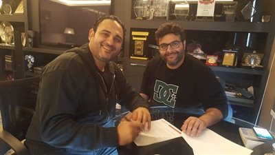 بالصور.. أكرم حسني يتعاقد علي فيلم 