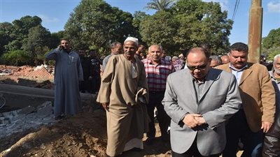 محافظ الفيوم يتفقد حملات إزالة التعديات علي الأراضي الزراعية بفيديمين