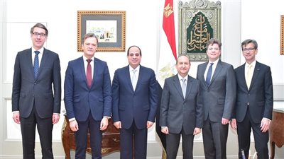 الرئيس السيسي يستقبل رئيس قطاع الإنتاج بشركة 