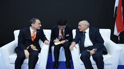 العصار يستقبل وزير احتياجات الدفاع لكوريا الجنوبية على هامش فعاليات EDEX-2018