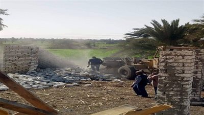 ازالة تعديات للأراضي الزراعية بالشواشنة بالفيوم