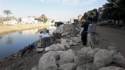  تدبيش جوانب ترعة السويس بطول 1600متر