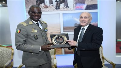 العصار يستقبل رئيس أركان الجيش لدولة 