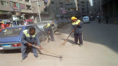 حملة نظافة واسعة بشوارع حى العمرانية  