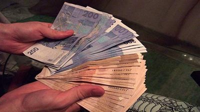 إسبانيا ترفع الحد الأعلى للأجور بنسبة 22%