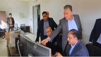 وزير النقل يتابع انتظام العمل  ببرجي التحكم في نظم الاشارات بمحطتي قويسنا وبركة السبع  