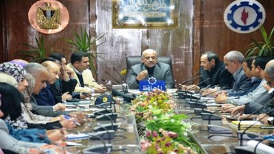 صقر يطالب اجهزته بالتكاتف من اجل فوز حى السويس بمسابقة اجمل حى