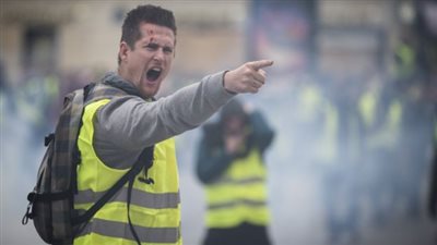 فرنسا لـ«السترات الصفراء»: صوتكم وصل وتوقفوا عن المظاهرات