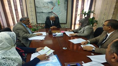 محافظ السويس يناقش مع قيادات التعليم اخر التطورات التعليمية