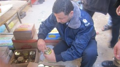 التموين تصادر 8 آلاف عبوة زبادي و1.2 طن دواجن فاسدة في حملات