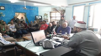 وكيل أوقاف السويس يشدد فى اجتماعه بالموظفين علي الالتزام بضوابط العمل