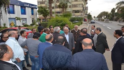 محافظ السويس يتابع أعمال رفع التراكمات  بمنطقة حوض الدرس