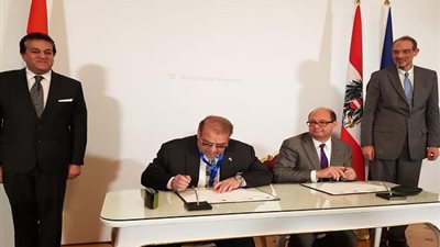 حسن راتب يوقع مذكرة تفاهم بفيينا بين جامعة العاصمة الجديدة وجامعة ميدول النمساوية فى حضور الرئيس السيسي ومستشار النمسا