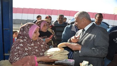 محافظ السويس يتفقد مجمعات المخابز والمرافق وحالة النظافة بشوارع المدينة