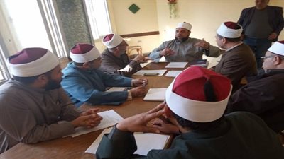 وكيل أوقاف السويس يشدد على مديري الادارات الفرعية الالتزام بضوابط العمل