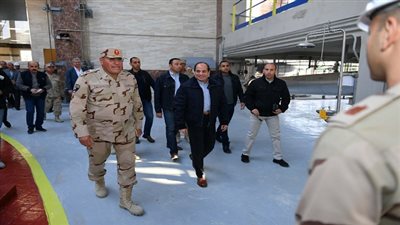 الرئيس السيسي يقوم بجولة تفقدية بعدد من المشروعات بهضبة الجلالة