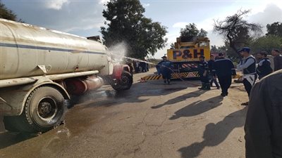 سقوط سيارة محملة بسولار عند الكيلو 13 من ترعة الجعفرية بزمام الادارة العامة لرى زفتى 