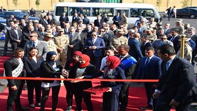 الرئيس السيسي يفتتح عدد من المشروعات فى مجال الزراعات المحمية بالعاشر من رمضان