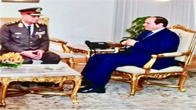 الرئيس السيسي يلتقي بوزير الدفاع والإنتاج الحربي
