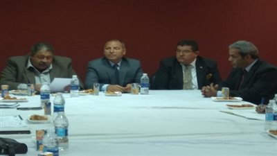 متابعة حل مشاكل الصرف الصحي بالمطرية