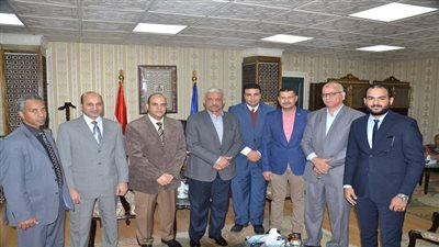 محافظ السويس يستقبل وفد وزارة المالية