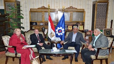  محافظ السويس يلتقى رئيس مجلس ادارة توزيع كهرباء القناة  