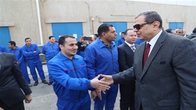سعفان يتفقد مصنع الخميرة ببني سويف ويطمئن على أحوال العمال