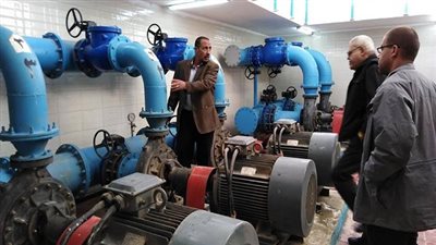 السكرتير العام لمحافظة السويس يتابع ضخ مياه الشرب لشباب الخريجين