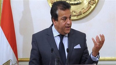وزير التعليم العالى يؤكد ضرورة تشجيع البحث العلمى بالجامعات الخاصة