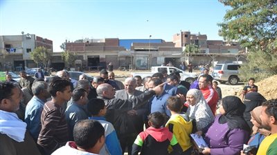 محافظ السويس يكلف سكرتير المحافظة بارسال سيارات كسح المياة لمنطقة البطراوى