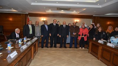 محافظ الجيزة يكرم 56 موظفاً من المحالين للمعاش 