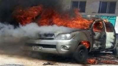 ضبط شخص قام بإشعال النيران بسيارة آخر لخلافات بينهما بالرمل