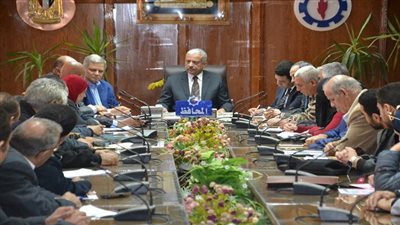 المحافظ: السويس ستشهد قريبا طفرة كبيرة فى مشروعات الصرف ومياة الشرب