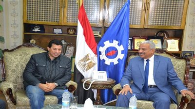 محافظ السويس يبحث مع وزير الشباب والرياضة دعم الانشاءات الرياضية 