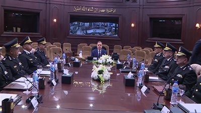 وزير الداخلية يبحث إستراتيجية العمل الأمنى لتأمين إحتفالات العام الميلادى الجديد
