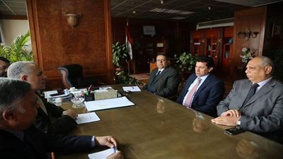 وزير الشباب والرياضة يلتقى مع وزير الموارد المائية والري
