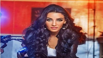 هبة الأباصيري تصل شرم الشيخ لتقديم حفلي عمرو دياب وتامر حسني بمناسبة احتفالات رأس السنة الجديدة