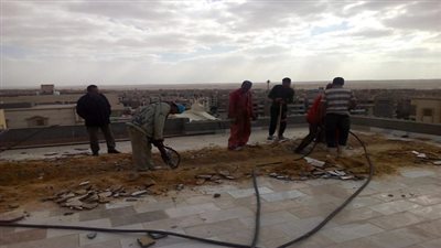 جهاز القاهرة الجديدة يزيل مخالفات المبانى بالتجمع الخامس