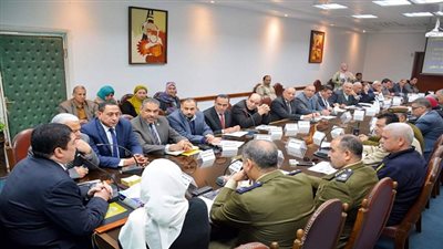 محافظ القليوبية يناقش إستعدادات المحافظة للتدريب العملي المشترك لمجابهة الأزمات والكوارث 