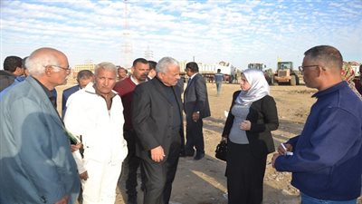 محافظ السويس يتابع أعمال تجهيز المنطقة البديلة لتجار الخردة