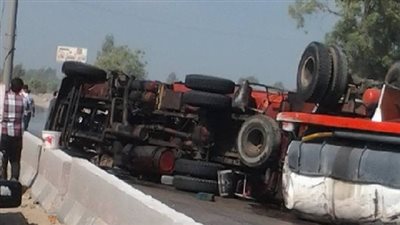 إنقلاب شاحنة نقل بطريق المحلة - طنطا
