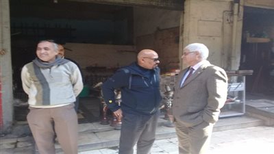 حملة لرفع الاشغالات بالسوق التجارى بالمعادى الجديدة