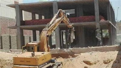 ايقاف أعمال بناء مخالف ومصادرة الخلاطة بالبساتين