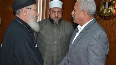 صقر يهنئ اقباط السويس العاملين بديوان المحافظة والاحياء بمناسبة عيد الميلاد المجيد