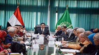 محافظ القليوبية يوجه رؤساء المدن بمتابعة منظومة النظافة والري لتطهير المصارف والترع