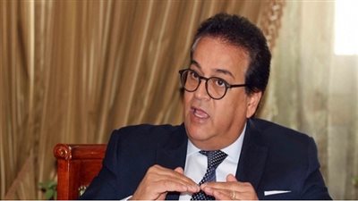 وزير التعليم العالى والبحث العلمى يستعرض تقريرا حول أنشطة المركز القومى للبحوث 