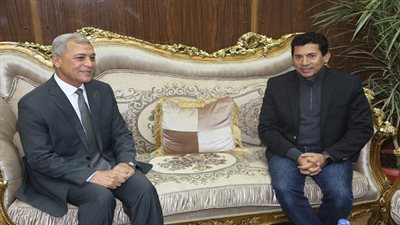 محافظ المنوفية يستقبل وزير الشباب والرياضة لدى وصوله المحافظة 