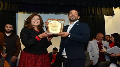 بالصور.. فاطمة ناعوت تكرم عمرو سعد في صالونها الثقافي بحضور سمير الأسكندراني  